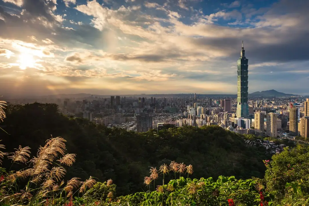Taipei 101 och stadsvy i Taiwan