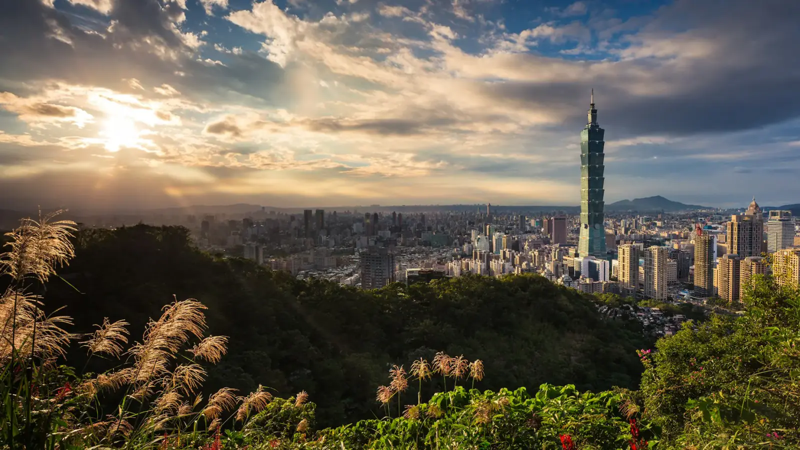 Taipei 101 och skyline i Taiwan Taipei 101 och skyline i Taiwan