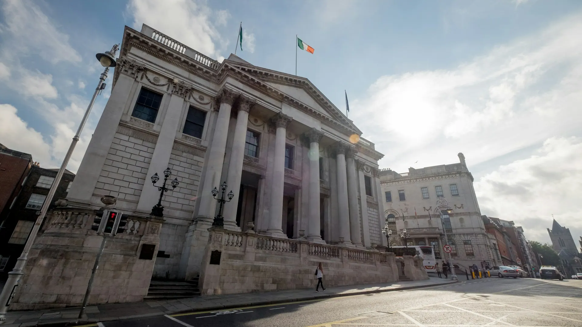 City Hall i Dublin med irländska flaggan på taket City Hall i Dublin med irländska flaggan på taket