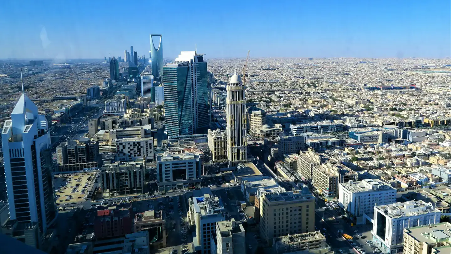 Riyadh skyline med Kingdom Centre i Saudiarabien Riyadh skyline med Kingdom Centre i Saudiarabien