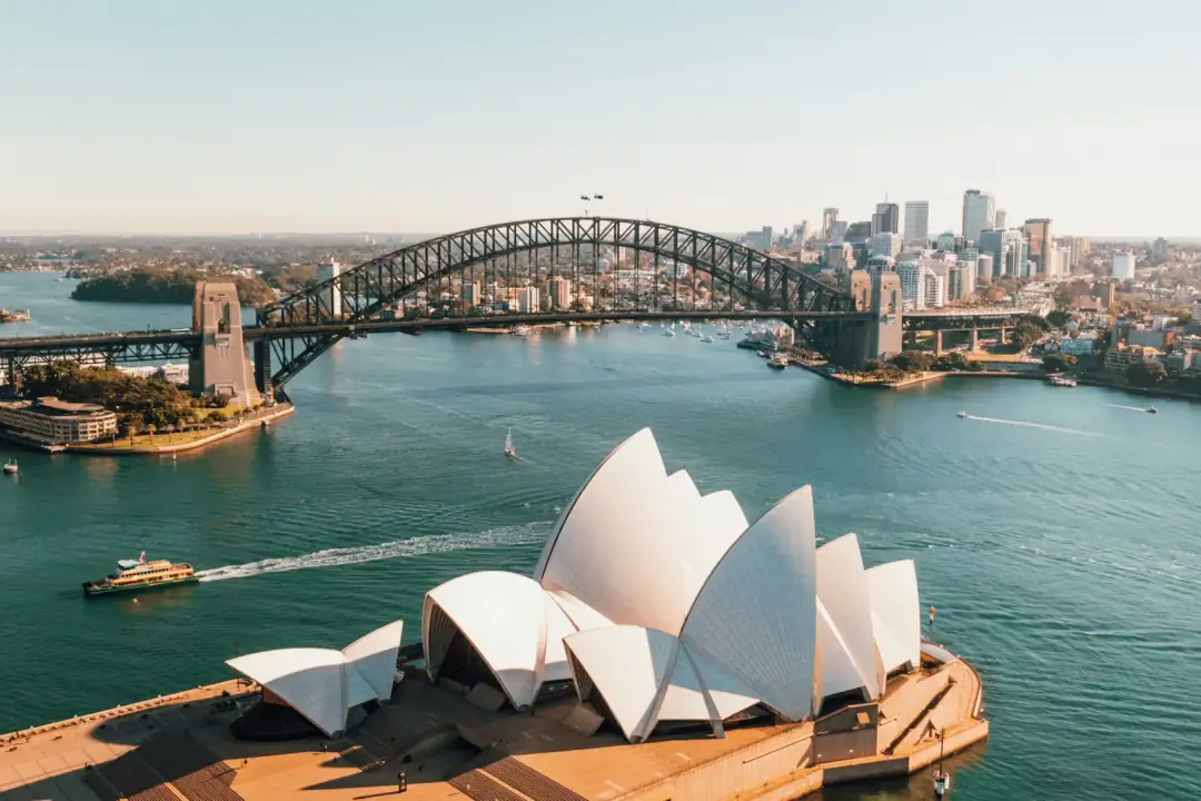 Sydney Harbour Bridge och Opera House i Australien