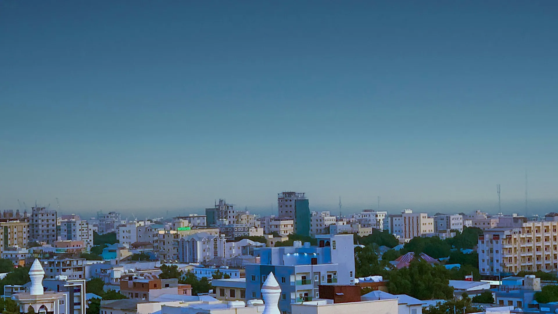 Moské och stadssiluett i Mogadishu, Somalia Moské och stadssiluett i Mogadishu, Somalia