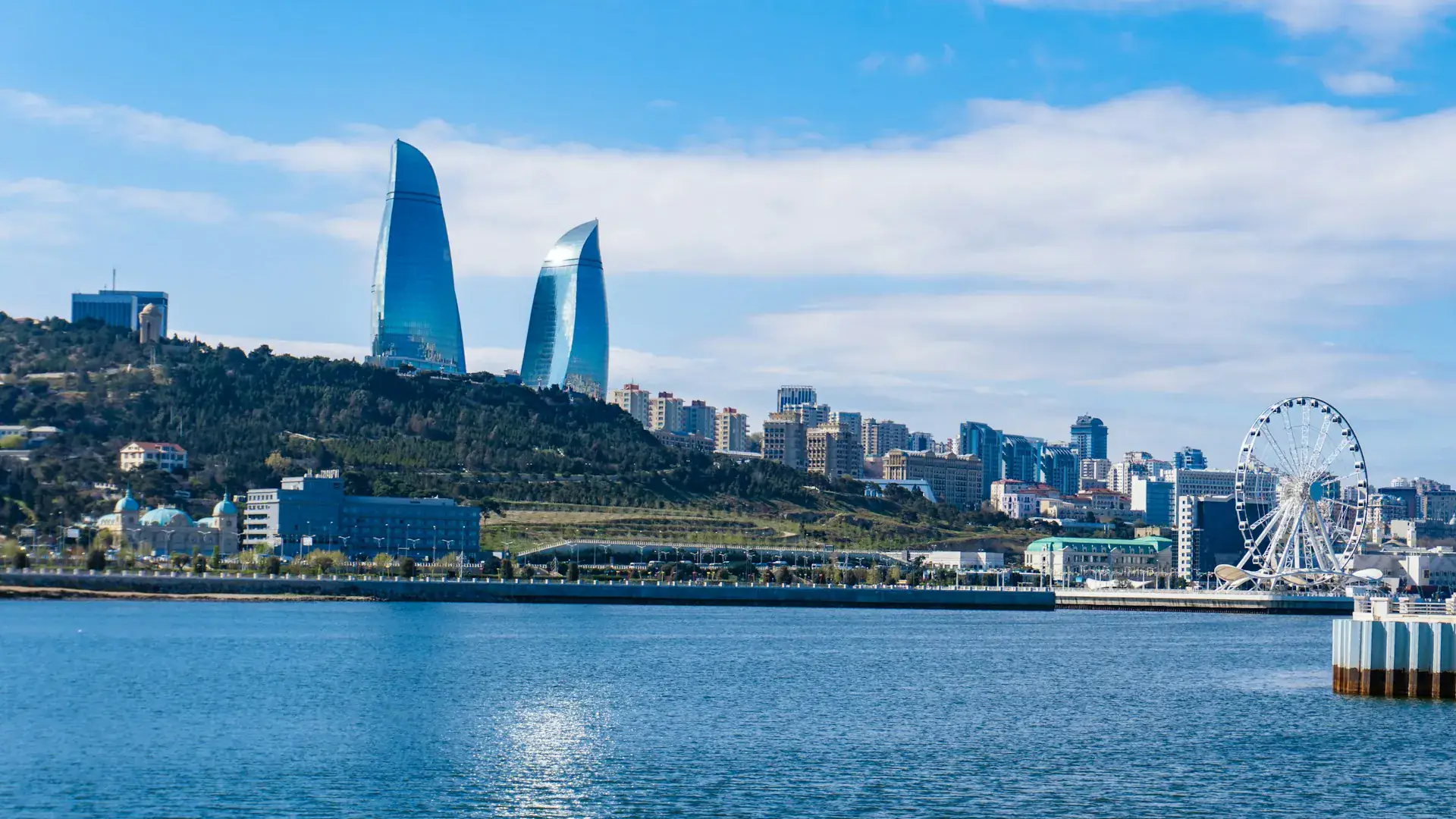 Baku skyline med Flame Towers i Azerbajdzjan Baku skyline med Flame Towers i Azerbajdzjan